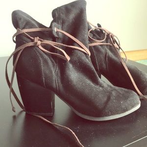 Qupid Black booties